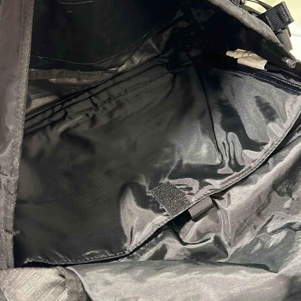 L L Bean messenger bag black like new !